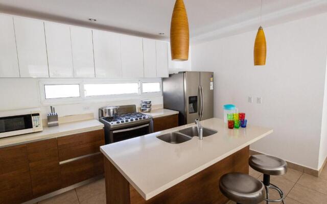 Casa Esmeralda - Family Friendly 3 Bedroom Home with Private Pool