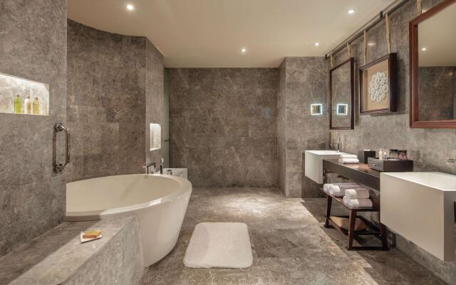 Hilton Dalian Golden Pebble Beach Resort