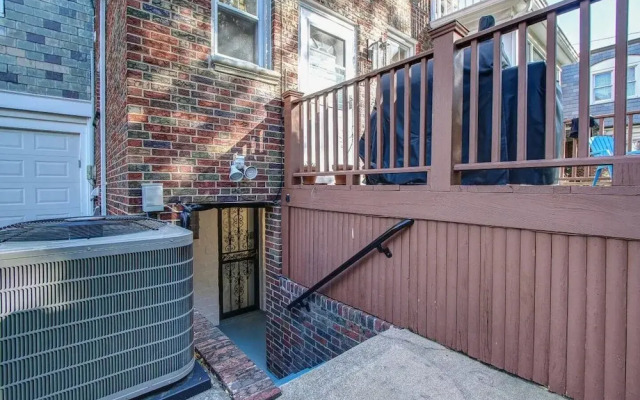 Private Studio in Serene DC Neighborhood