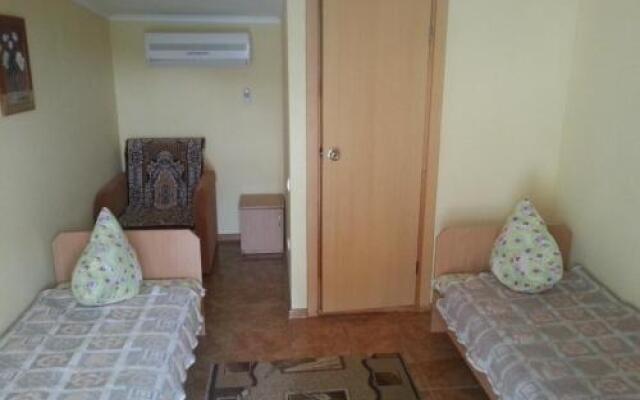 Guest House on Tsentralnaya 1B