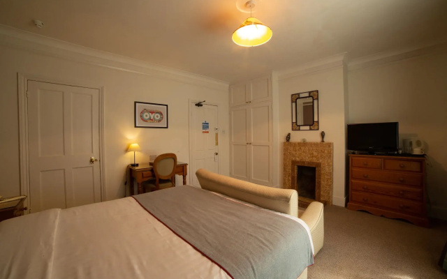 Fines Bayliwick Hotel