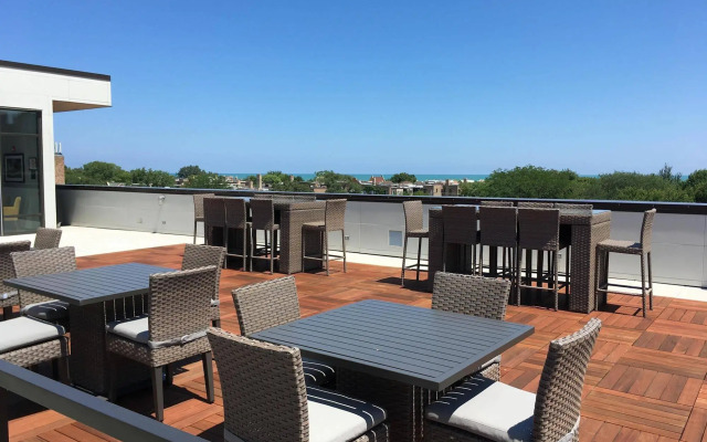 Hampton Inn Chicago North-Loyola Station