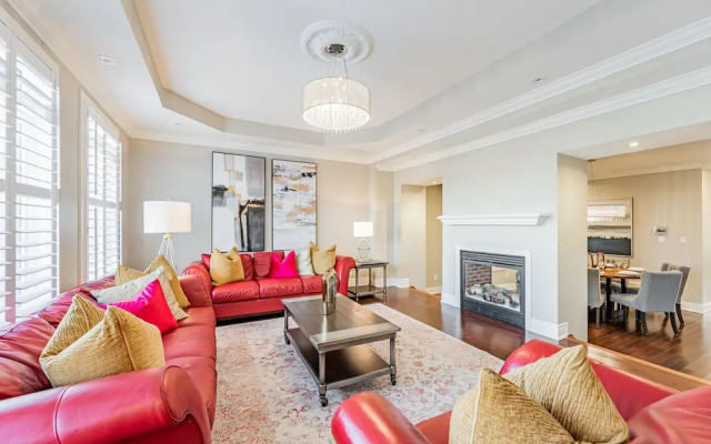 Luxury Villa - Mississauga Square One