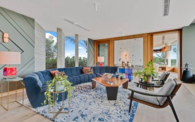 Modern 7BR Villa w Stunning Views of Golf Course