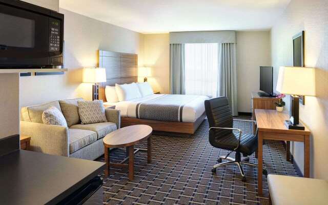 Pomeroy Inn And Suites Vermilion