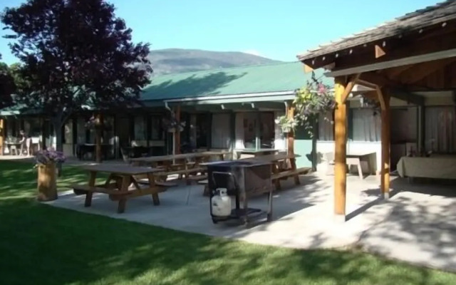 The Lakeside Resort