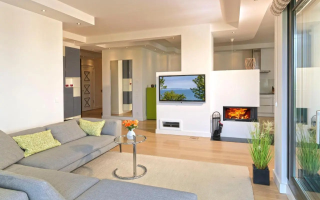 Waterview Cloud - a16737