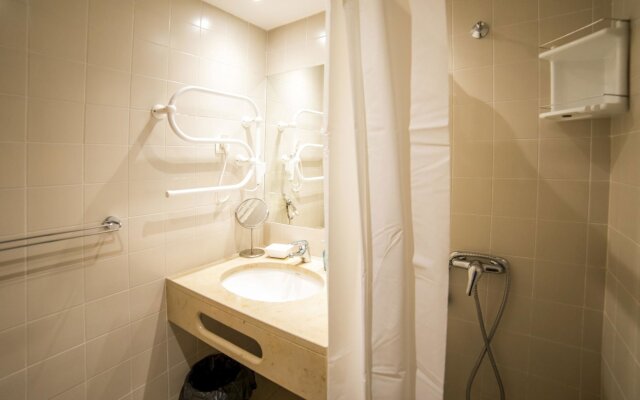 B06 - Top-Floor Marina Club 2 Bed Apartment