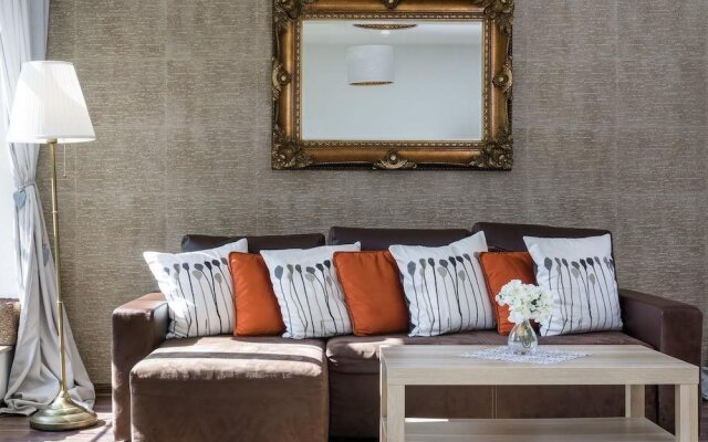 Bently Apartments - Retreat by the River