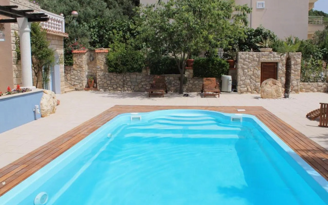 Apartments with a swimming pool Tucepi, Makarska - 6817