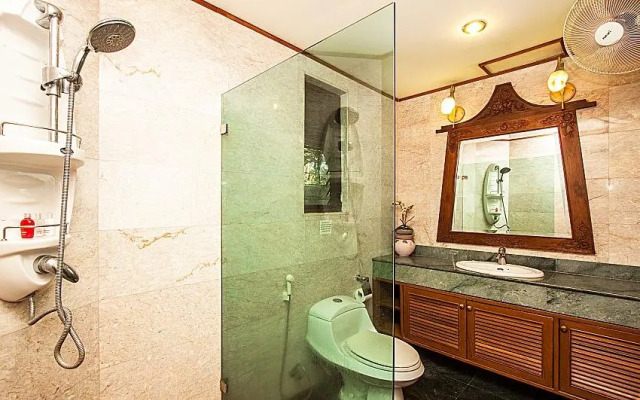 Villa Baan Wat -5BR Private Pool in Naklua Pattaya