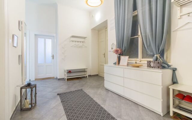 Bright And Spacious By Easybnb
