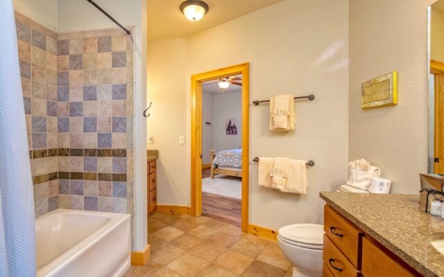 Serenity Luxury Vacation At Windcliff 3 Bedroom Home by RedAwning