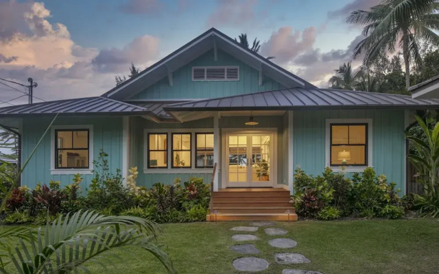 Gorgeous Renovated 1937 Plantation Style Beach House 50 Steps To The Center Of The Beach 5 Bedroom Home by Redawning