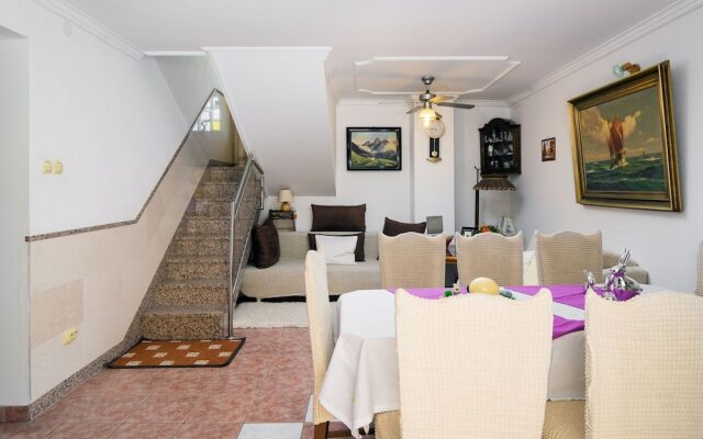 Aesthetic Holiday Home in Plano With Private Terrace