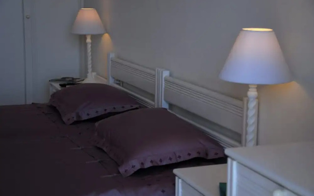 Villa Fleria Seaside Studios & Apts