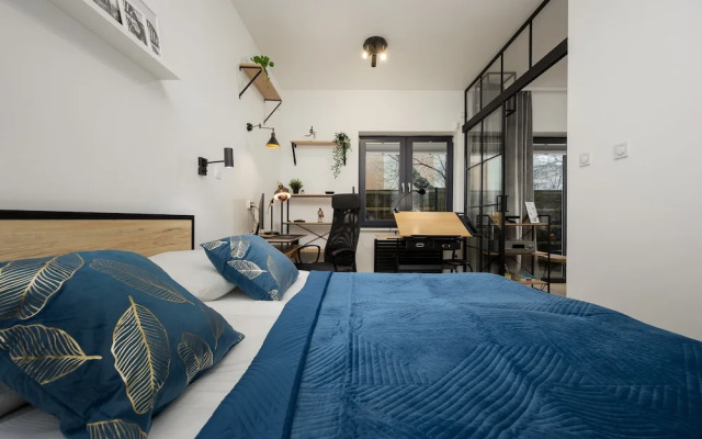 Warsaw Apartment With Terrace by Renters