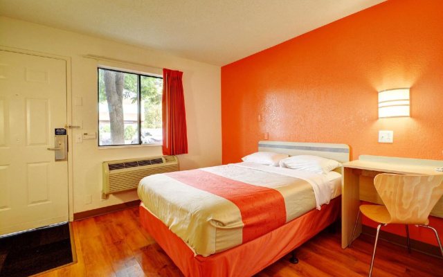 Best Western Camelot Inn