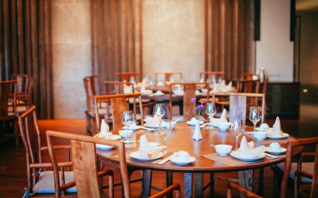 Bright QiandaoLake Resort