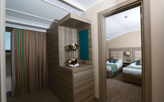Insula Resort & Spa