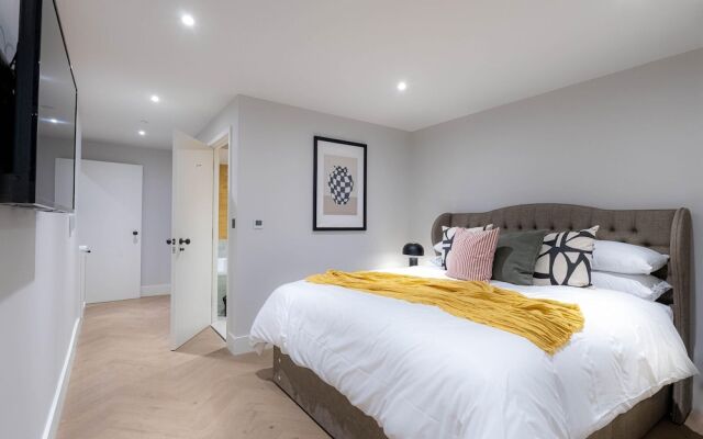 Three Bedroom Near Brick Lane by Belvilla