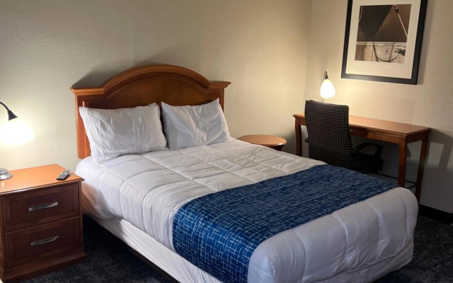 Travelodge by Wyndham Lincoln Northeast