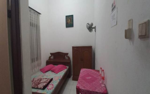 SPOT ON 93324 Hadi Homestay Syariah