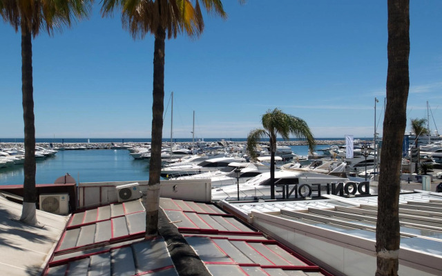 First Line P. Banus Sleeps 4