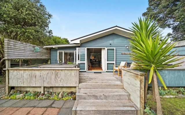The Long House - Waikanae Holiday Home