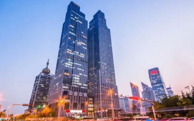 Yuelan Seaview Hotel Apartment (Qingdao May Fourth Square China Railway Center)