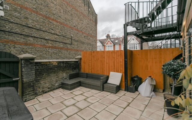 1 Bedroom Garden Flat In Hammersmith