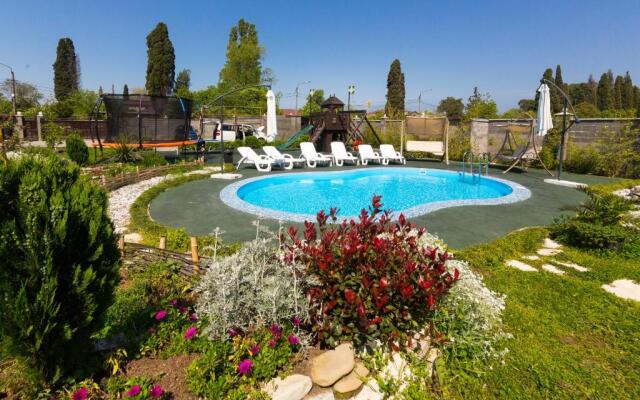 Club Resort Hotel «OASIS»