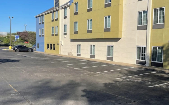 Red Lion Inn & Suites Blue Springs