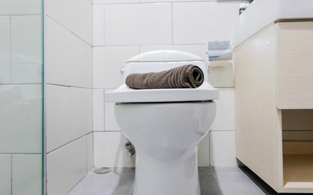 Luxurious 2Br Apartment At Lexington Residence