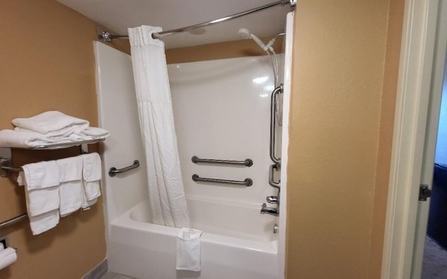 Starkville Inn & Suites