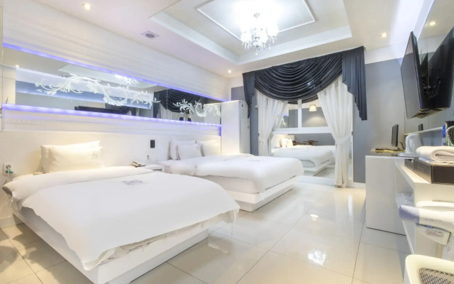 Dom Hotel