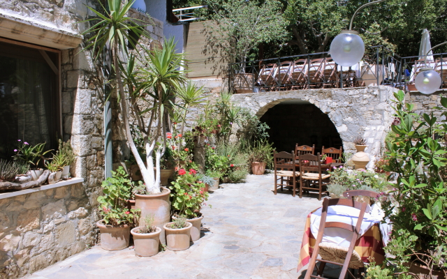 Arolithos Traditional Cretan Village
