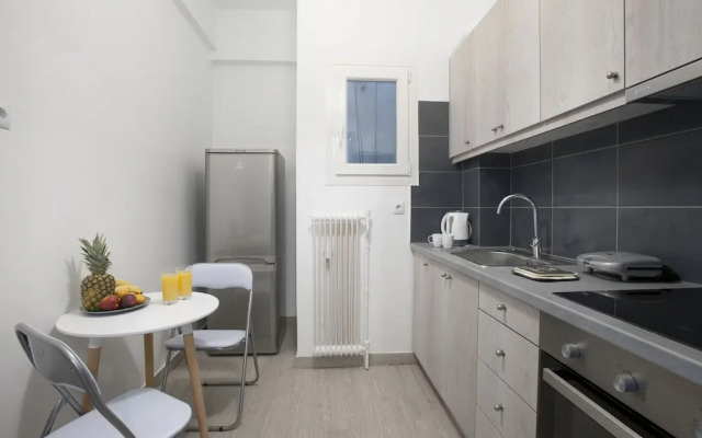 Kolonos - A Renovated Apartment