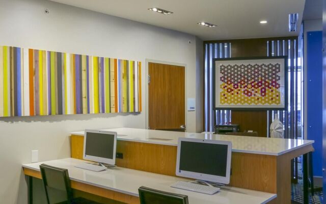 Holiday Inn Express & Suites Detroit Northwest Livonia