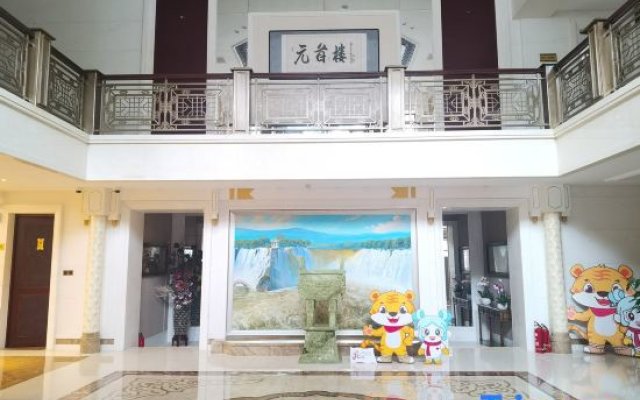 Jingpo Lake Yuanshoulou Hotel