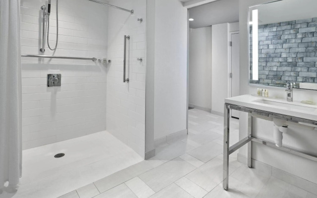 Renaissance Edmonton Airport Hotel