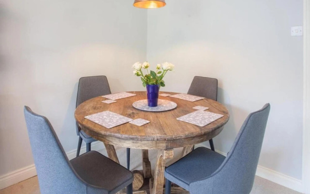 Sunny and Bright 1 Bed Apartment in London