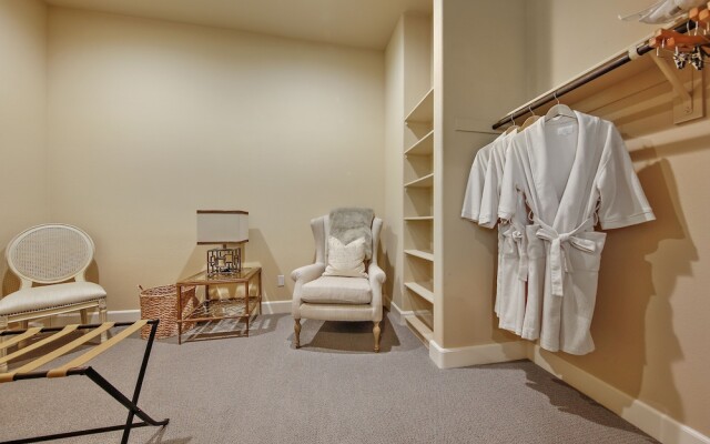 Gentle Breeze - Six Bedroom Home