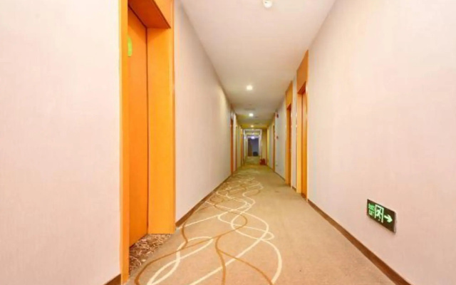 Huating Business Hotel