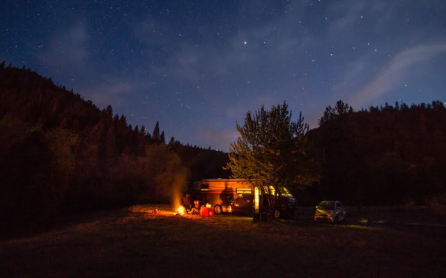 Yosemite Lakes River Yurt 22