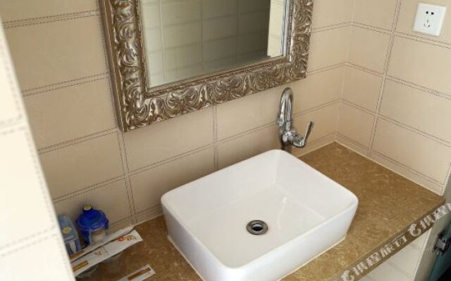 A Suite 8F Theme Hotel