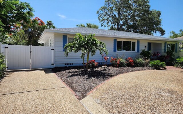 Sarasota Siesta 3 Bedroom Home by RedAwning