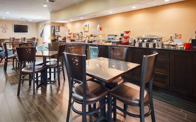 Best Western Cedar Inn