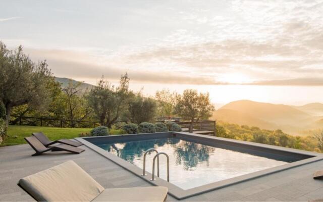 Luxury Villa Inside a big Estate Airco Heated Pool-villa Savino