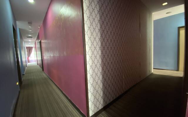 OYO 89752 7 Days Express Hotel